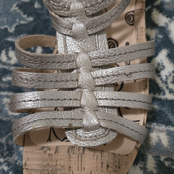 Elegant Metallic Sandals for Women - Picture 3 of 9